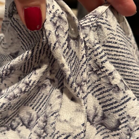 BCBGeneration Blue White Floral Stripe Short Sleeve Collar Button Down Romper L - Picture 9 of 10